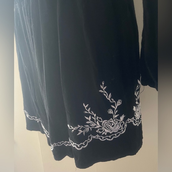 KENDALL & KYLIE Black & White Rose Print Romper Size Large - Picture 3 of 14